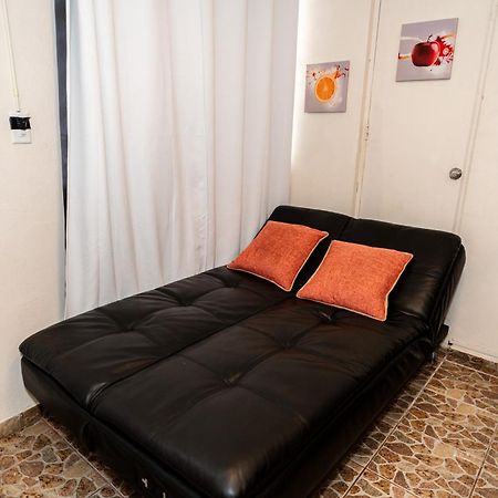 פונצ'ה Cozy Studio Retreat With Private Parking And Free Laundry מראה חיצוני תמונה