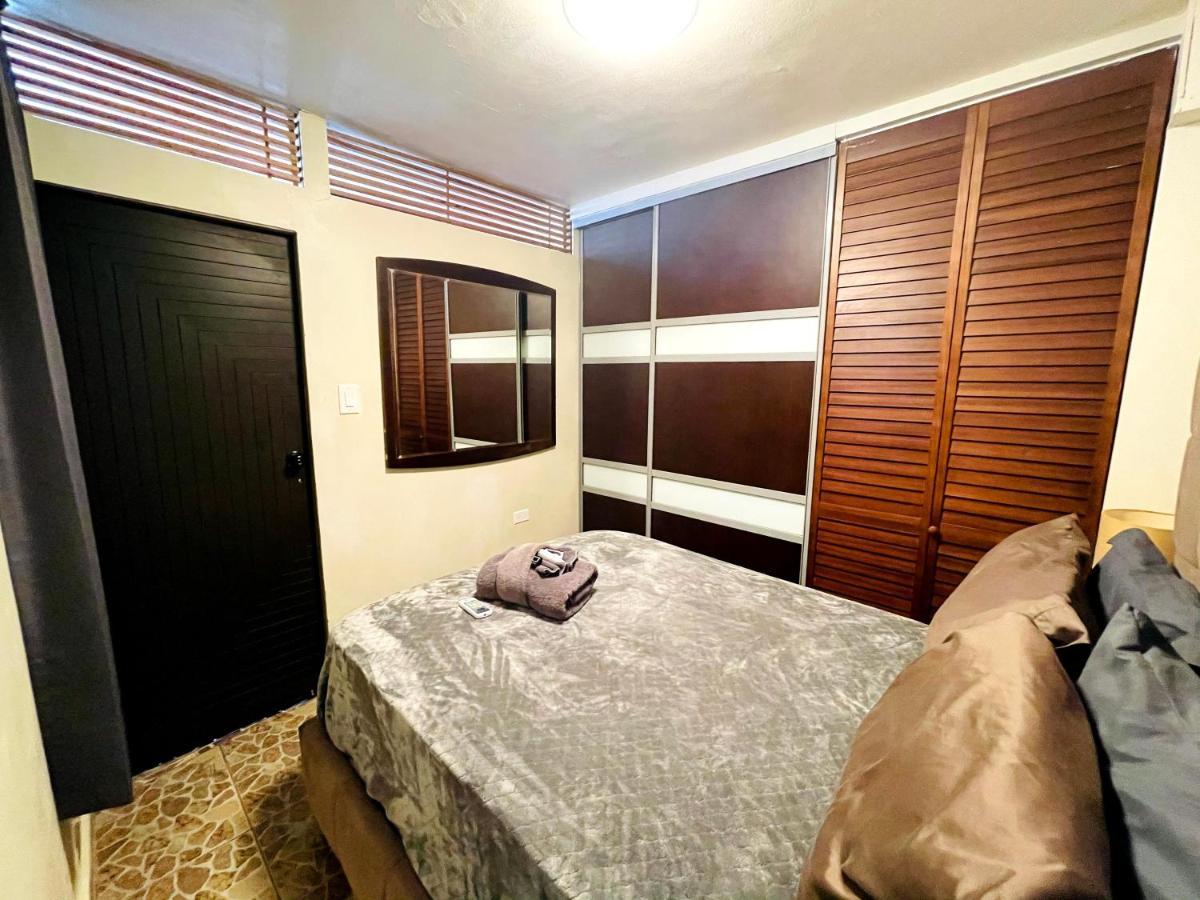 פונצ'ה Cozy Studio Retreat With Private Parking And Free Laundry מראה חיצוני תמונה