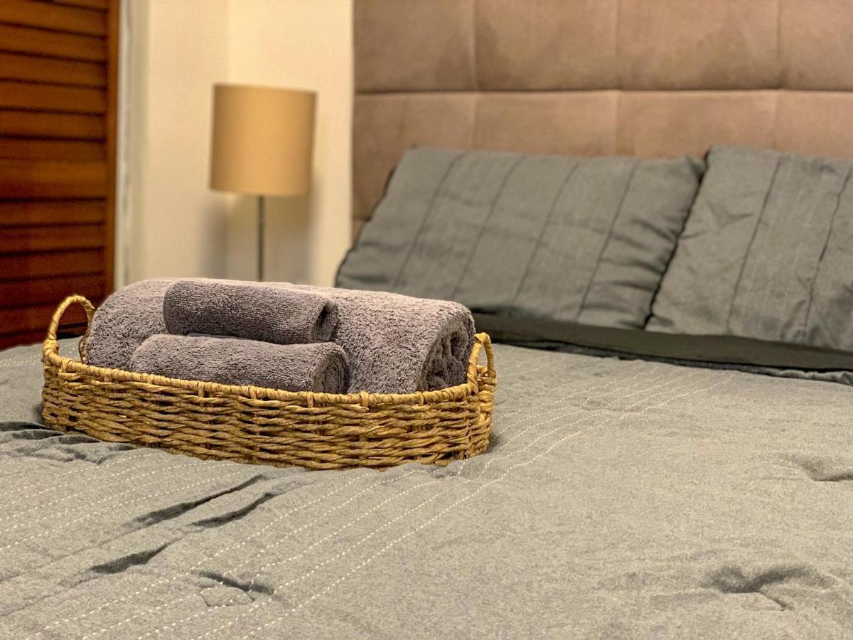 פונצ'ה Cozy Studio Retreat With Private Parking And Free Laundry מראה חיצוני תמונה